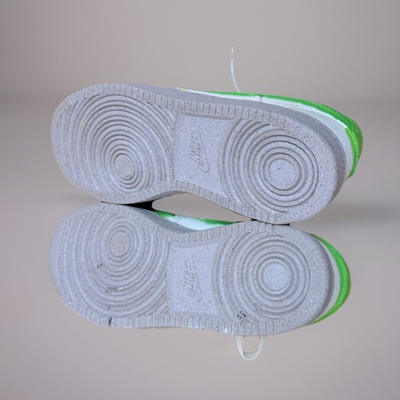 Nike Women’s Sneakers - Picture 6 of 8